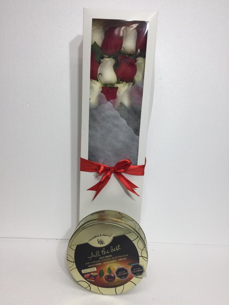  Caja con 12 Rosas y Caramelos Mix de  400 Gramos